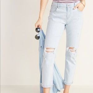 Light wash distressed boyfriend cropped jean